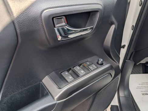 Used 2023 Toyota Tacoma TRD Sport w/ Advanced Technology Package image 8