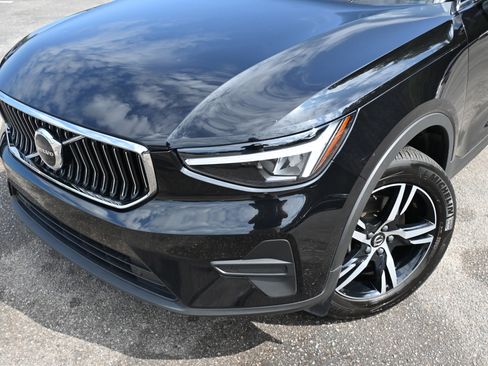 Used 2025 Volvo XC40 B5 Core image 13