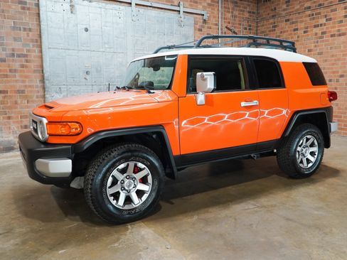 Used 2014 Toyota FJ Cruiser 4WD w/ Upgrade Package image 8