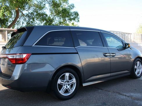 Used 2012 Honda Odyssey Touring Elite image 3