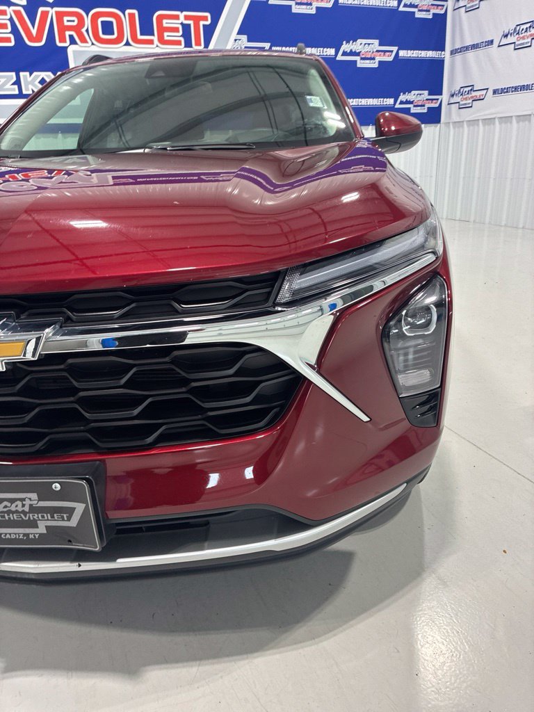 Used 2025 Chevrolet Trax LT FWD image 10