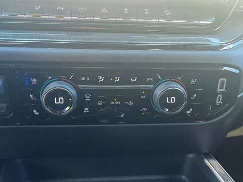 Used 2025 Chevrolet Silverado 2500 ZR2 w/ Technology Package image 16