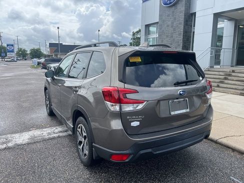 Used 2020 Subaru Forester Premium AWD/4WD image 6