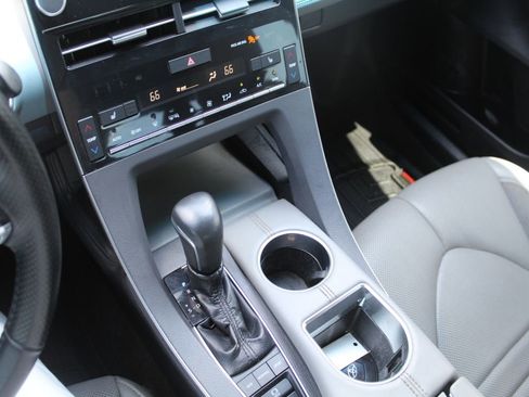 Used 2019 Toyota Avalon XSE FWD image 15