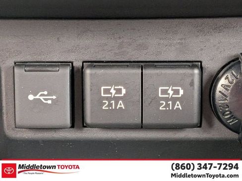 Used 2021 Toyota Highlander XLE AWD/4WD image 27