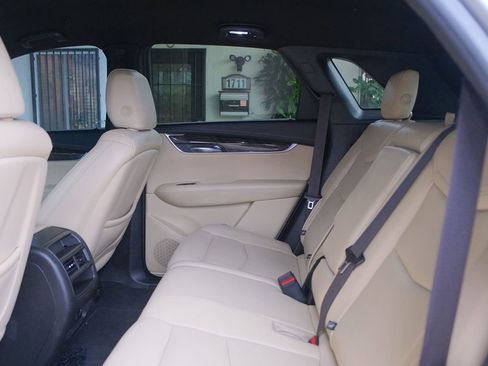 Used 2019 Cadillac XT5 FWD image 32