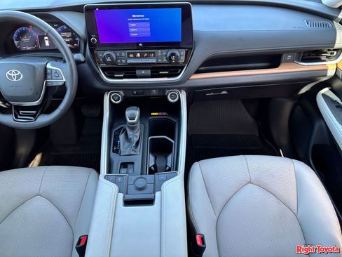 Certified 2026 Toyota Grand Highlander FWD image 17