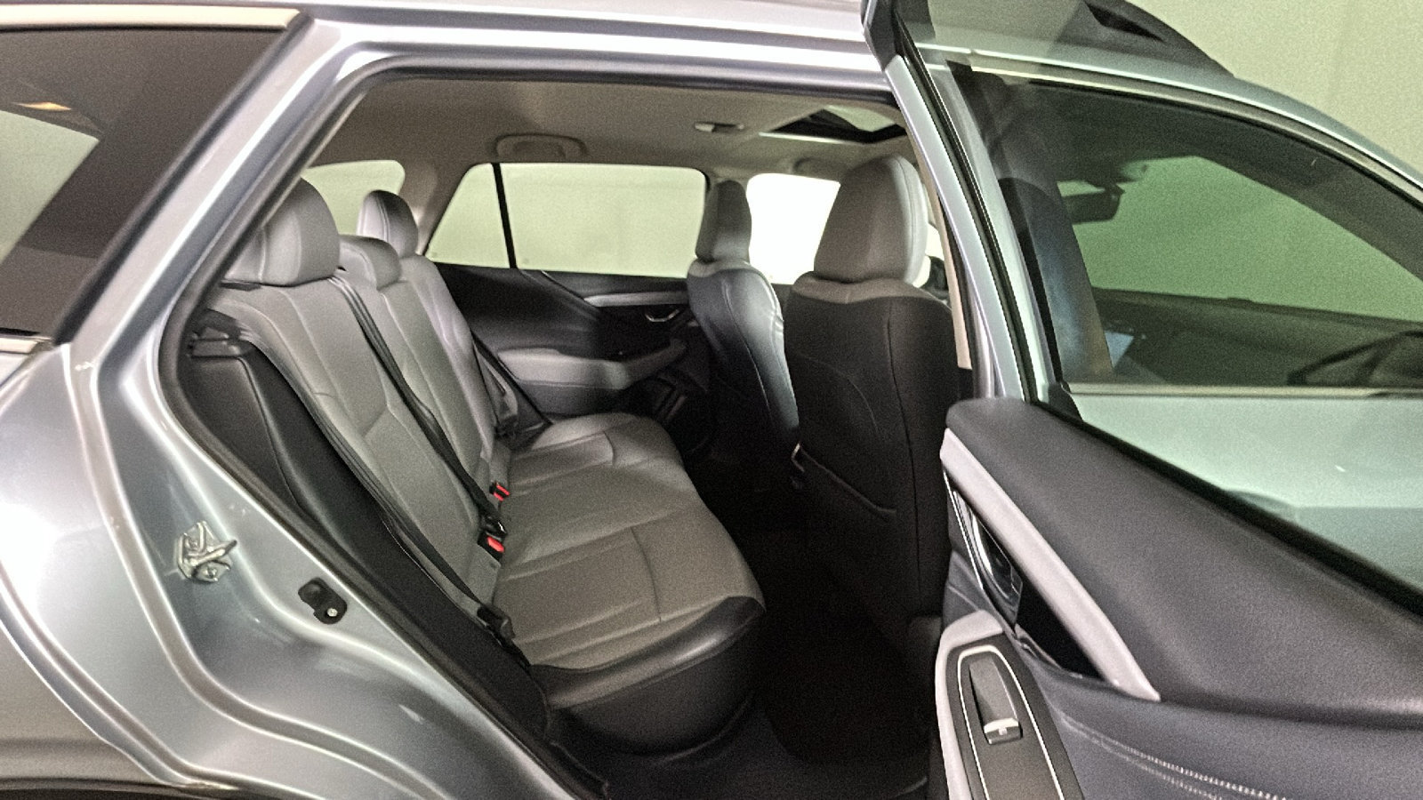 Used 2020 Subaru Outback Limited XT AWD/4WD image 35