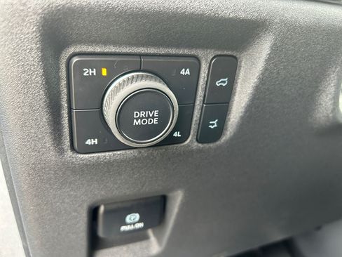 Used 2025 Ford Expedition Active AWD/4WD image 21