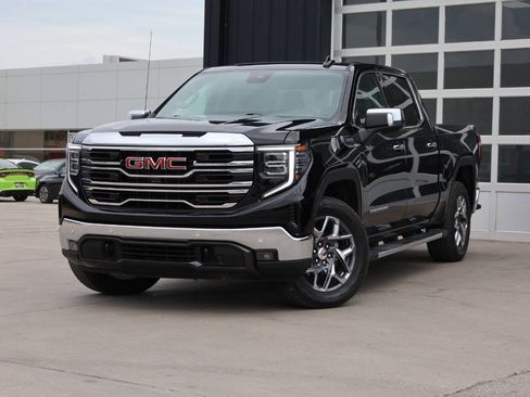 Used 2025 GMC Sierra 1500 SLT AWD/4WD image 3