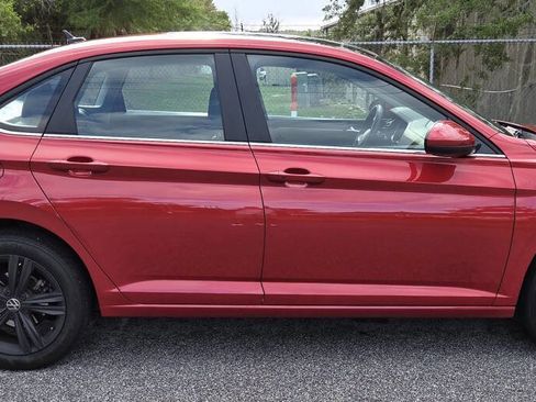 Used 2024 Volkswagen Jetta SE image 3