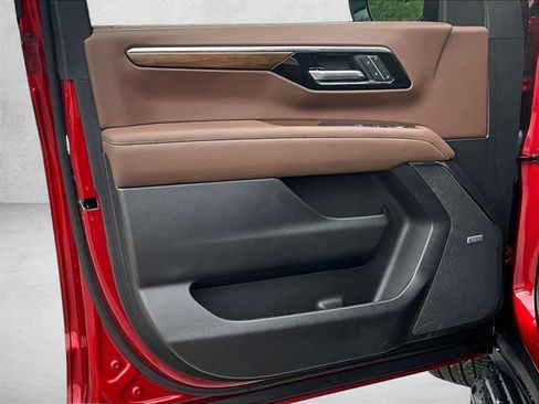 Used 2025 Chevrolet Tahoe High Country image 17