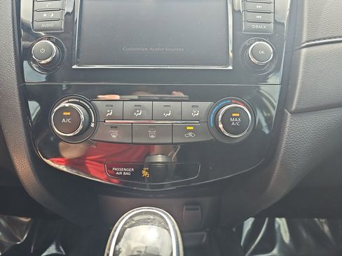 Used 2018 Nissan Rogue S FWD image 20