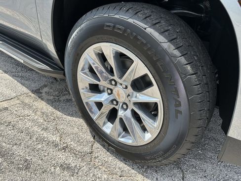 New 2026 Chevrolet Suburban Premier image 8