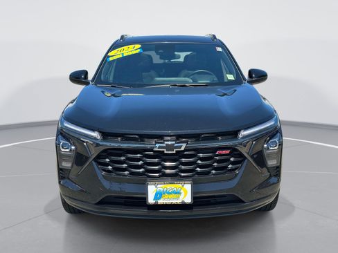 Used 2024 Chevrolet Trax RS w/ Sunroof Package FWD image 2