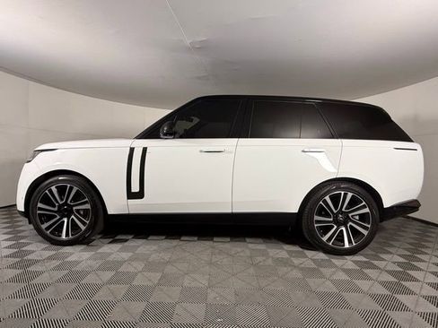 Used 2023 Land Rover Range Rover SE image 3
