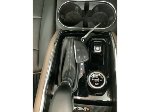Used 2024 GMC Canyon Denali AWD/4WD image 19