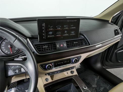 Used 2022 Audi Q5 2.0T Premium w/ Convenience Package AWD/4WD image 12