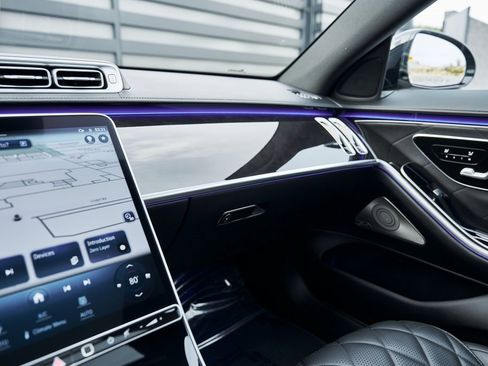 Used 2024 Mercedes-Benz S 580 4MATIC Sedan w/ AMG Line image 82