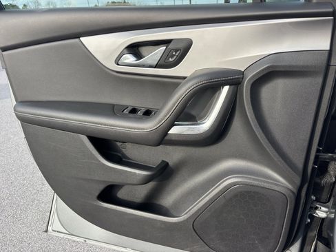 Used 2025 Chevrolet Blazer LT image 12