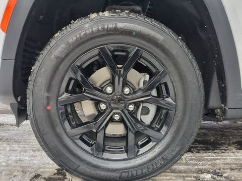 New 2026 Jeep Grand Cherokee Laredo image 7