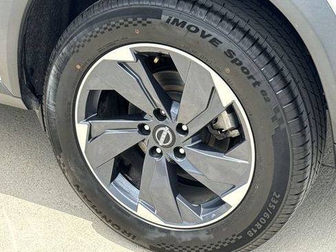 Used 2024 Nissan Rogue SV FWD image 12
