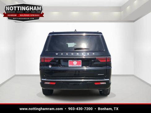 Used 2024 Jeep Wagoneer L Series II w/ Flexible Seating Group AWD/4WD image 5