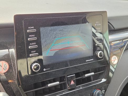 Used 2024 Toyota Camry SE image 8