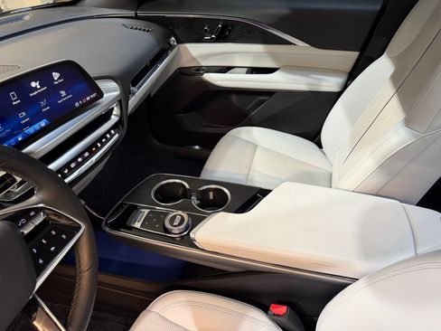 Certified 2024 Cadillac Lyriq Luxury RWD image 34