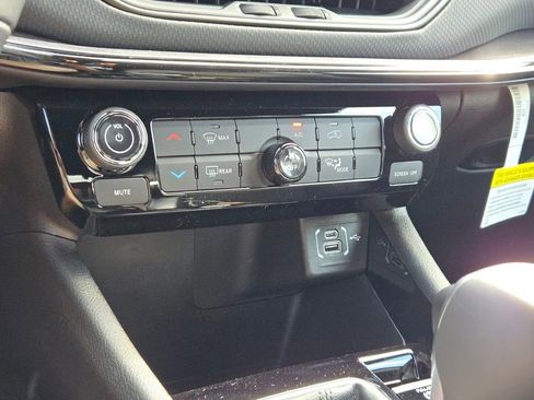 New 2026 Jeep Compass Latitude image 25