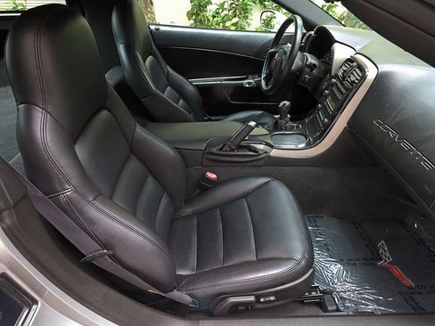 Used 2005 Chevrolet Corvette Coupe w/ Preferred Equipment Group RWD image 31