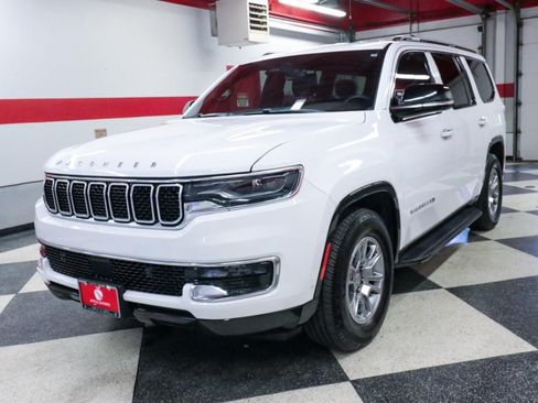 Used 2024 Jeep Wagoneer 2WD image 5