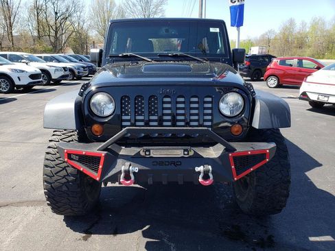 Used 2013 Jeep Wrangler Unlimited Sahara AWD/4WD image 2