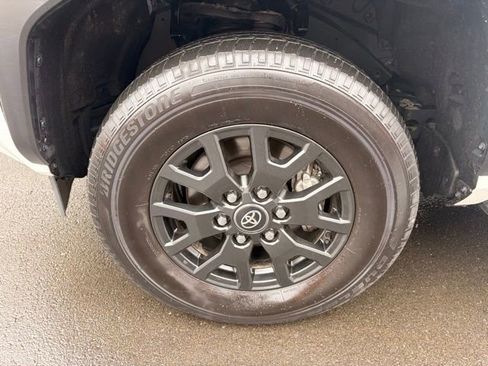 Used 2025 Toyota 4Runner SR5 AWD/4WD image 9