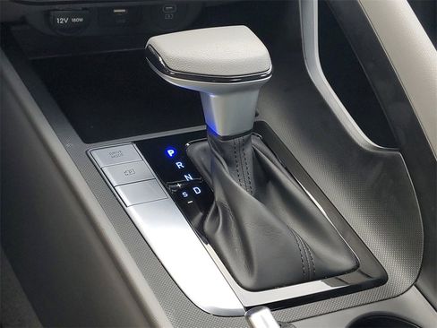 Used 2024 Hyundai Elantra SEL image 21