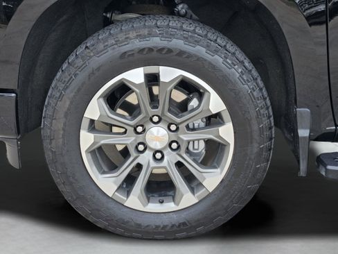 Used 2025 Chevrolet Silverado 1500 High Country w/ Technology Package AWD/4WD image 31