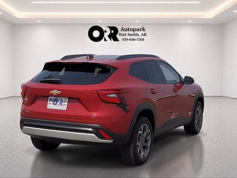 Used 2025 Chevrolet Trax LT FWD image 5