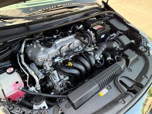 Used 2021 Toyota Corolla LE image 29