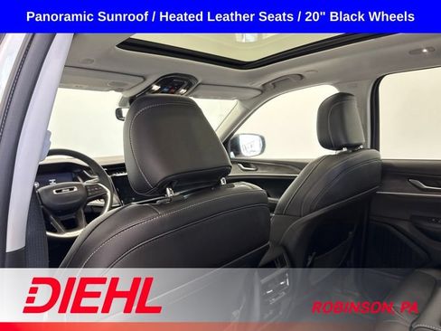 Used 2023 Jeep Grand Cherokee Limited w/ Black Appearance Package AWD/4WD image 19