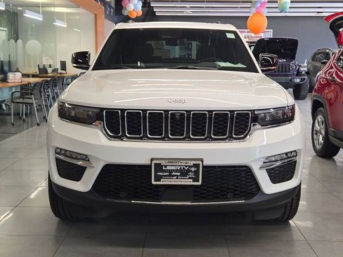 Used 2025 Jeep Grand Cherokee Limited w/ Luxury Tech Group II image 4