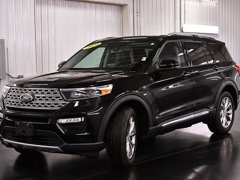 Used 2023 Ford Explorer Limited w/ Limited Technology Package image 3