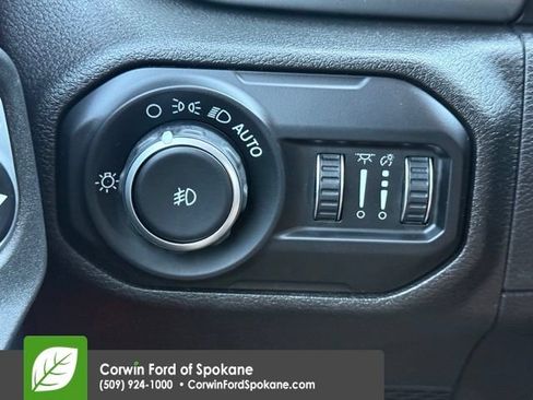 Used 2018 Jeep Wrangler Unlimited Sahara w/ Safety Group AWD/4WD image 25
