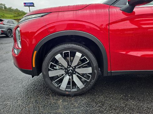 New 2025 Mitsubishi Outlander SE image 8
