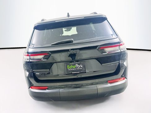 Used 2022 Jeep Grand Cherokee L Laredo image 7