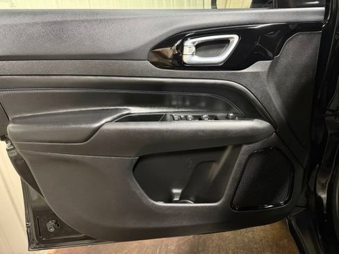 Used 2025 Jeep Compass Latitude w/ Altitude Special Edition AWD/4WD image 12
