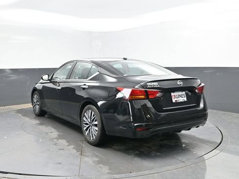 Used 2025 Nissan Altima 2.5 SV FWD image 12