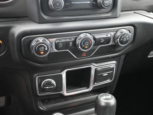 Used 2018 Jeep Wrangler Unlimited Sport AWD/4WD image 17