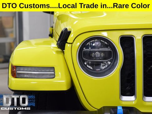 Used 2022 Jeep Wrangler Unlimited Sahara w/ Cold Weather Group AWD/4WD image 14