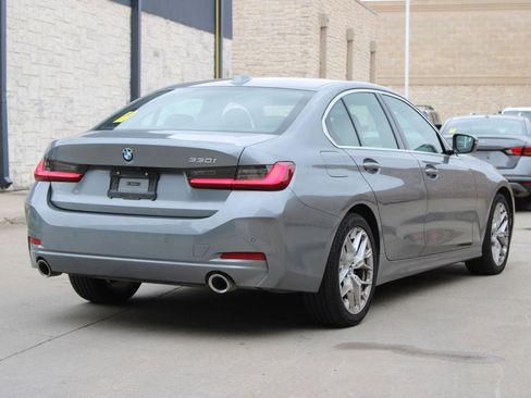Used 2025 BMW 330i Sedan image 3