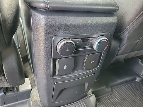 Used 2022 Ford Explorer XLT image 16